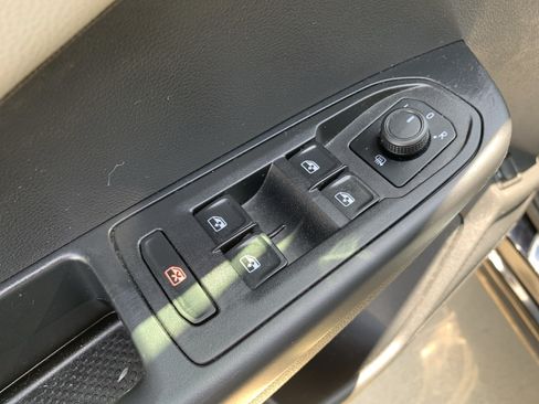 Used 2022 Volkswagen Taos SEL AWD/4WD image 15