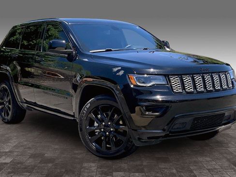 Certified 2022 Jeep Grand Cherokee Laredo X AWD/4WD image 3