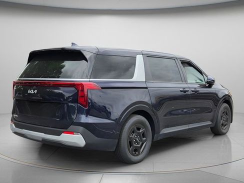 Used 2025 Kia Carnival FWD image 7