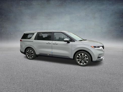 Used 2024 Kia Carnival EX FWD image 27