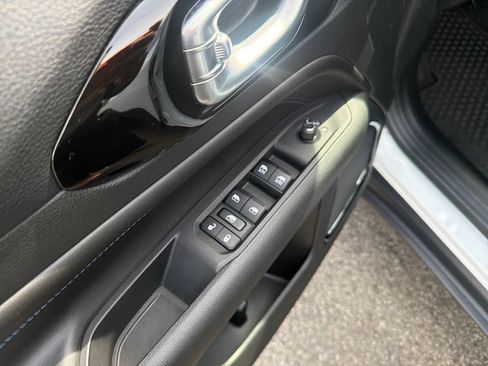 Used 2026 Jeep Compass Latitude w/ Sun and Sound Group AWD/4WD image 30
