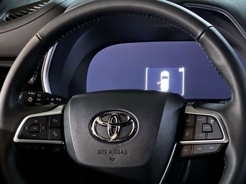 Certified 2026 Toyota Highlander XSE image 19