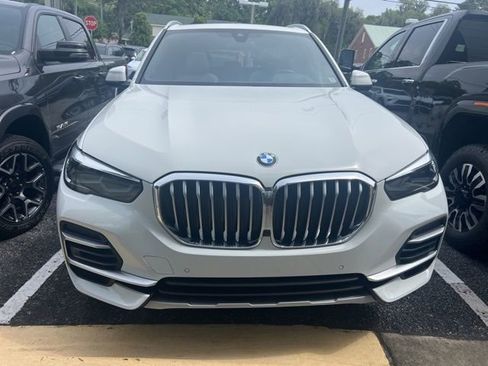 Used 2022 BMW X5 xDrive40i w/ Luxury Seating Package AWD/4WD image 3