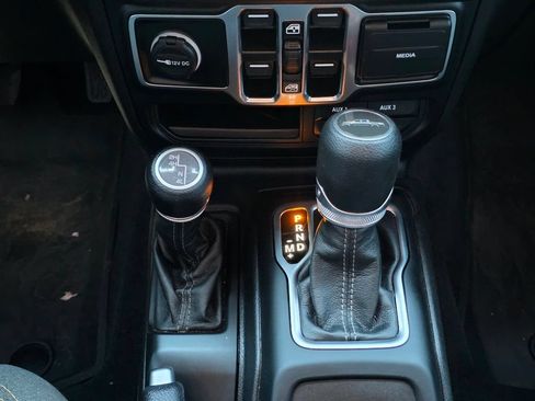 Used 2024 Jeep Gladiator Sport AWD/4WD image 13