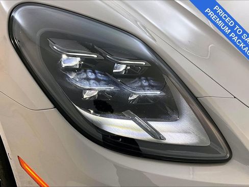 Used 2025 Porsche Panamera 4 w/ Premium Package image 38