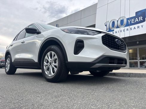 Used 2023 Ford Escape Active w/ Tech Pack #1 AWD/4WD image 10