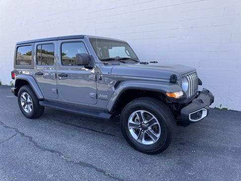 Used 2021 Jeep Wrangler Unlimited Sahara w/ Uconnect 4C Nav & Sound Group image 4