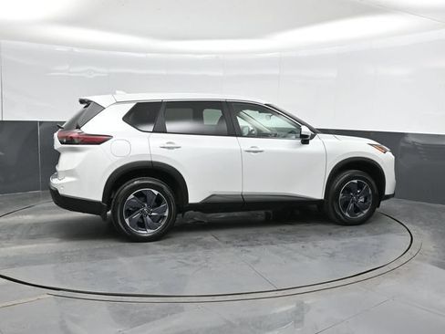 Used 2026 Nissan Rogue SV FWD image 4