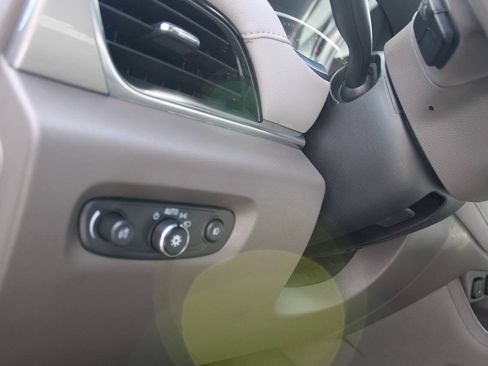 Used 2021 Chevrolet Traverse LT AWD/4WD image 20