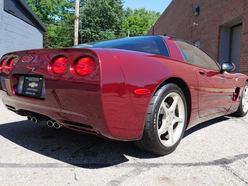 Used 2003 Chevrolet Corvette Coupe w/ Preferred Equipment Group RWD image 3