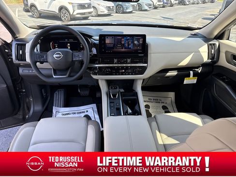 New 2026 Nissan Pathfinder SL image 12