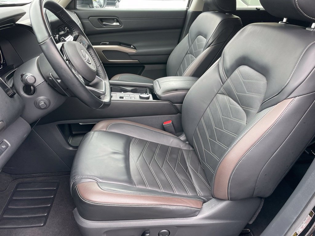 Certified 2024 Nissan Pathfinder Platinum w/ Cargo Package AWD/4WD image 5