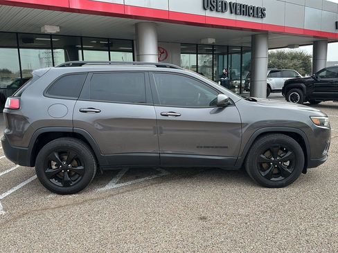 Used 2021 Jeep Cherokee Latitude Plus image 2