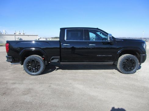 New 2026 GMC Sierra 2500 Denali Ultimate image 3
