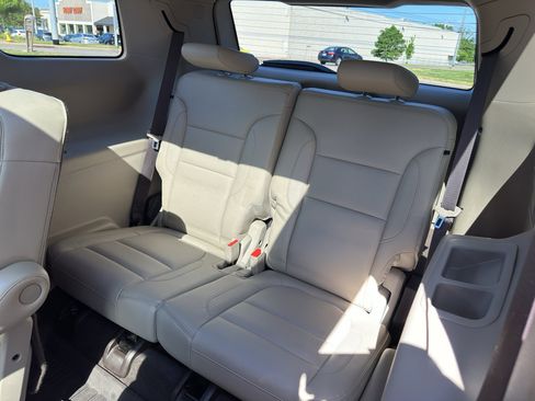 Used 2018 GMC Acadia Denali w/ Technology Package FWD image 18