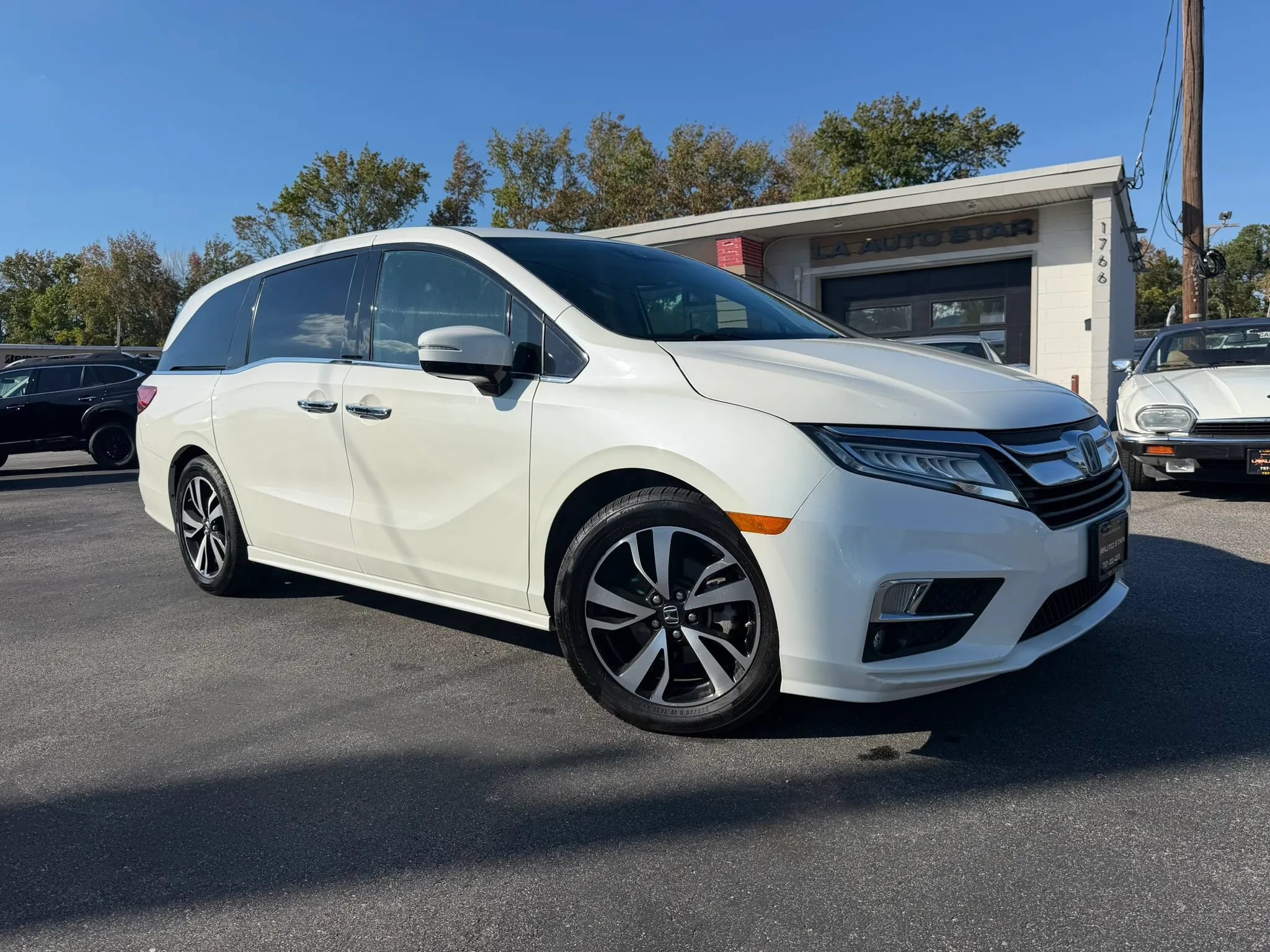 Used 2018 Honda Odyssey Elite image 1