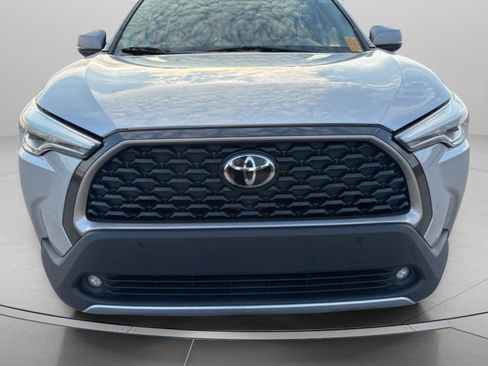 Used 2022 Toyota Corolla Cross XLE image 4