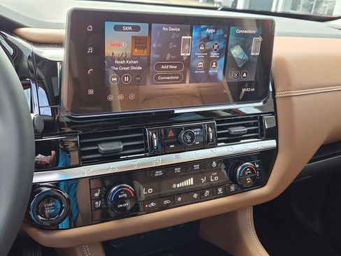 New 2026 Nissan Pathfinder Platinum FWD image 21