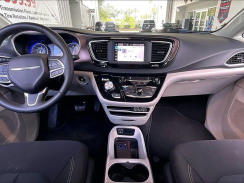 Used 2023 Chrysler Voyager LX FWD image 6