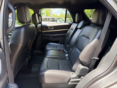 Used 2018 Ford Explorer XLT w/ Equipment Group 202A AWD/4WD image 7