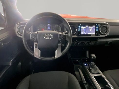 Used 2017 Toyota Tacoma TRD Sport w/ Tow Package (A/T) AWD/4WD image 8