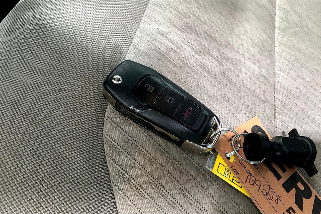 Used 2018 Ford Explorer FWD image 17