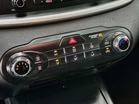 Used 2018 Kia Sorento FWD V6 image 23