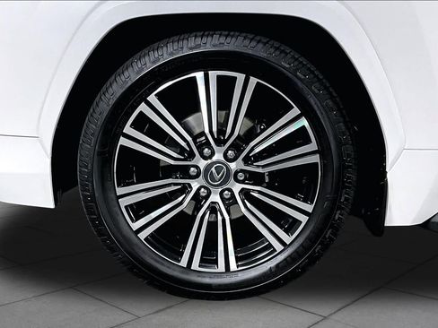 Used 2025 Lexus LX 600 4WD w/ Accessory Package (2T) image 10
