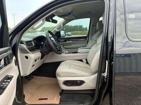 Used 2022 Jeep Wagoneer Series III AWD/4WD image 13
