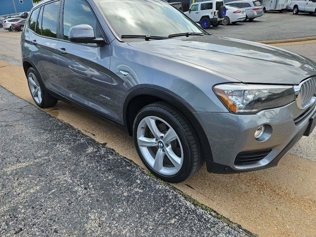 Used 2017 BMW X3 xDrive28i AWD/4WD image 2
