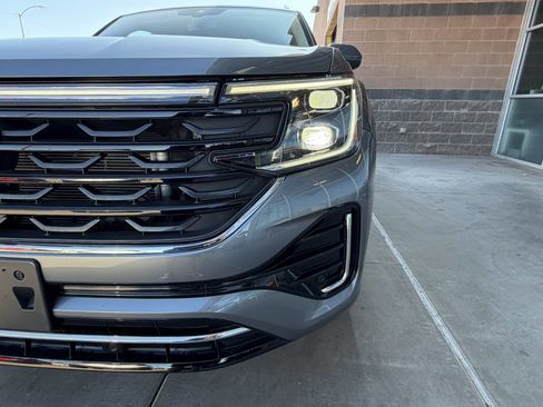 Used 2024 Volkswagen Atlas SEL Premium R-Line image 11