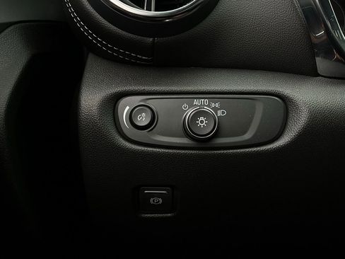 Used 2025 Chevrolet Blazer LT image 21