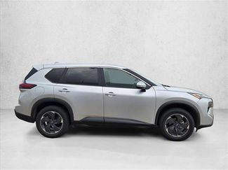 Used 2025 Nissan Rogue SV video 4