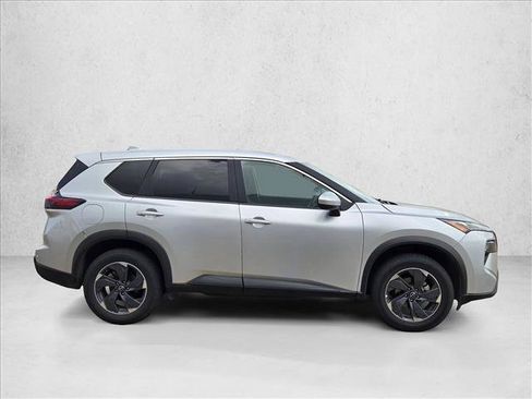 Used 2025 Nissan Rogue SV image 4