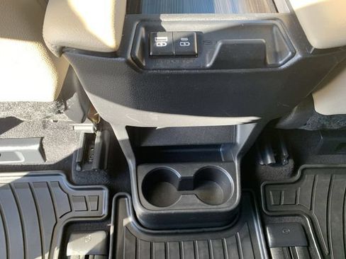 Used 2023 Toyota Sienna Limited FWD image 33