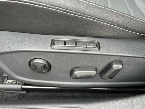 Certified 2025 Volkswagen Jetta SEL image 23