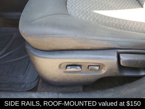 Used 2011 Chevrolet HHR LT w/ LT Preferred Equipment Group image 6