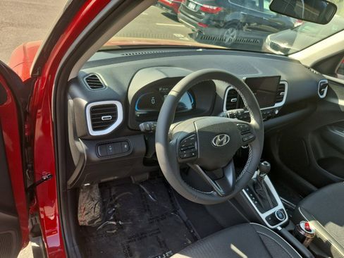 New 2025 Hyundai Venue Limited FWD image 18