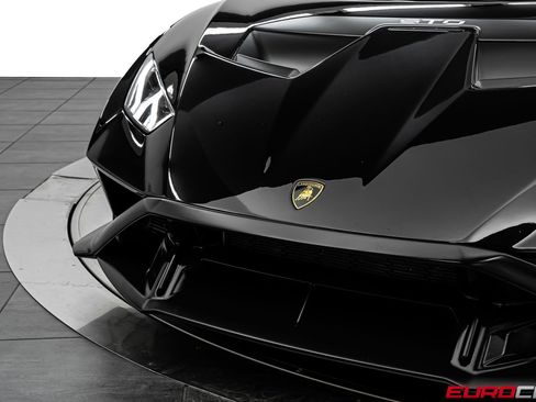 Used 2022 Lamborghini Huracan STO RWD image 11
