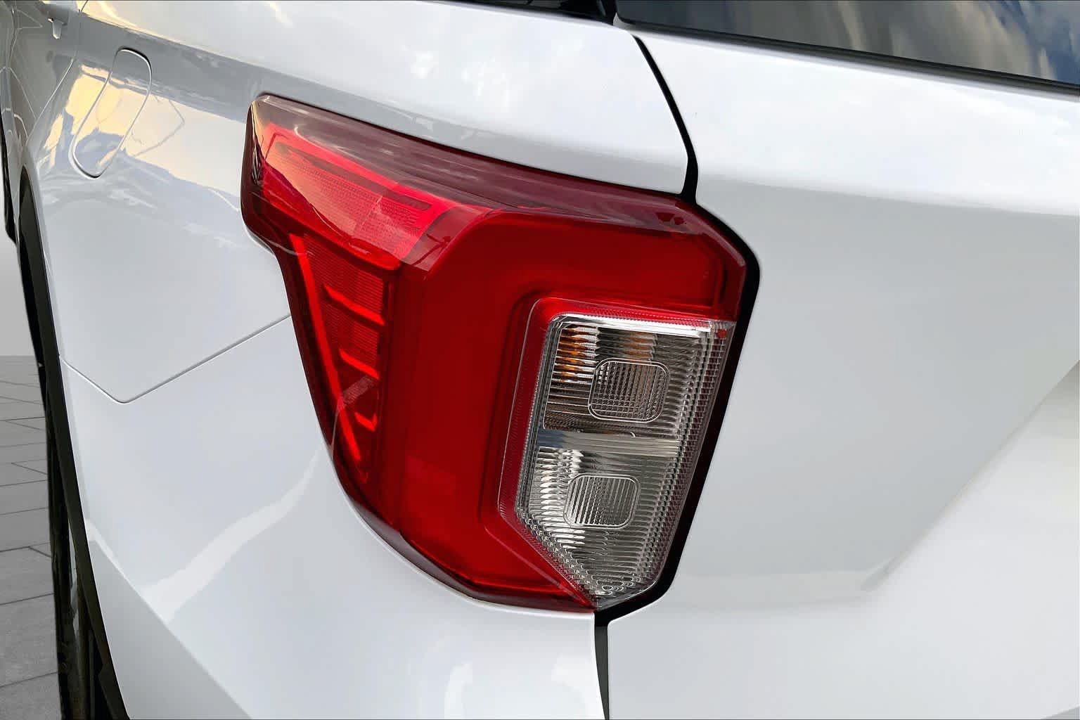 Used 2024 Ford Explorer XLT w/ Equipment Group 202A AWD/4WD image 29