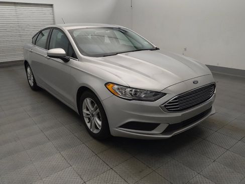 Used 2018 Ford Fusion SE w/ Fusion SE Technology Package FWD image 13