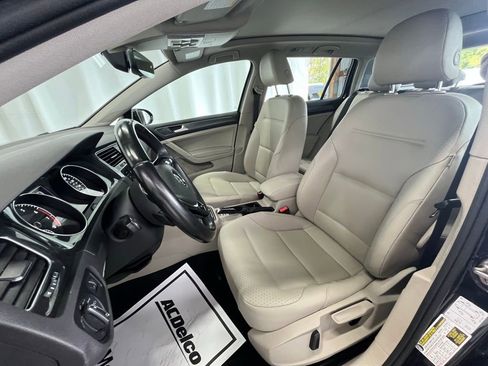 Certified 2019 Volkswagen Golf SE image 11