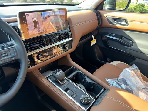 New 2026 Nissan Pathfinder Platinum image 23