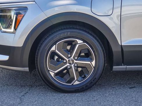Certified 2023 Kia Niro EX FWD image 9