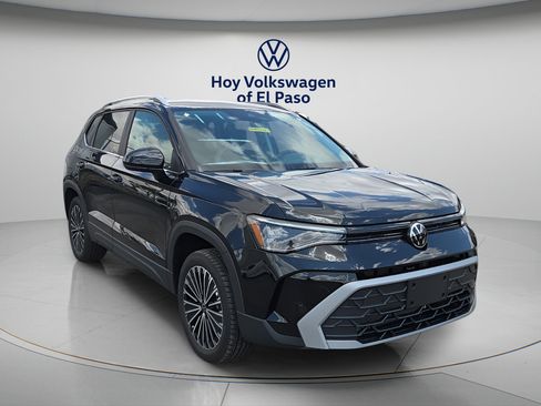 New 2026 Volkswagen Taos SE FWD image 1