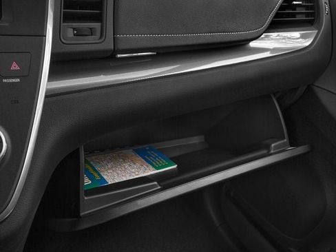 Used 2017 Toyota Sienna SE w/ SE Preferred Package FWD image 17