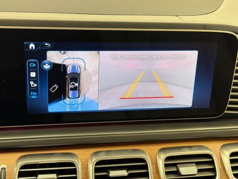 Used 2025 Mercedes-Benz GLS 450 4MATIC image 23