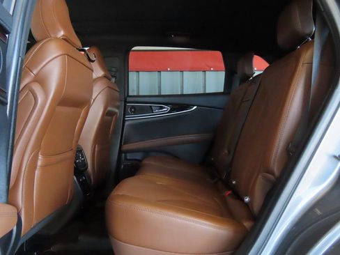 Used 2021 Lincoln Nautilus Reserve w/ Monochromatic Package image 5