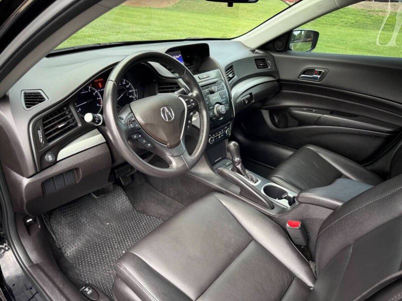 Used 2017 Acura ILX FWD image 12