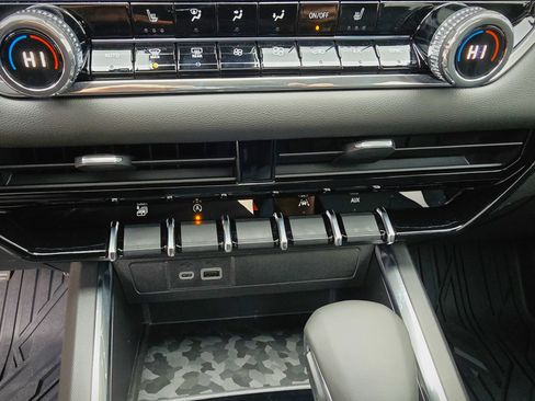 New 2026 GMC Canyon Elevation w/ Convenience Package image 24